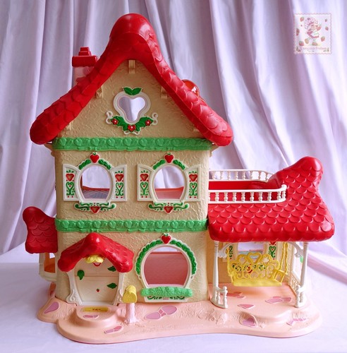 1980 strawberry shortcake - strawberry,