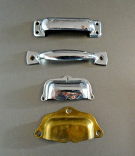 Lot 4 POIGNEES Métal anciennes pour TIROIR ou PORTE PLACARD 1950 ABE