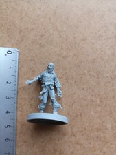 ZOMBIE WALKER MINIATURE  /