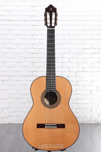 Alhambra classical guitar - 9,