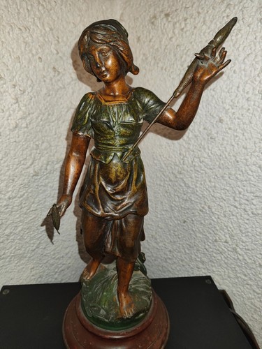Statue fileuse régule sur - fileuse, en