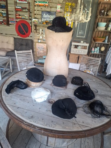 Lot ancien chapeaux - 9,