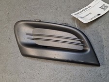 Cache avant droit dans pare