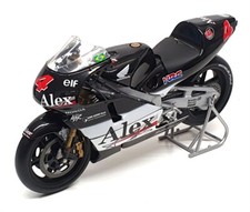 Minichamps 1/12 Scale 122 016104 - Honda NSR 500 500cc GP 2001 Barros - Signed