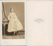 Disdéri, Paris, fillette à la corde à sauter CDV vintage albumen Tirage albu