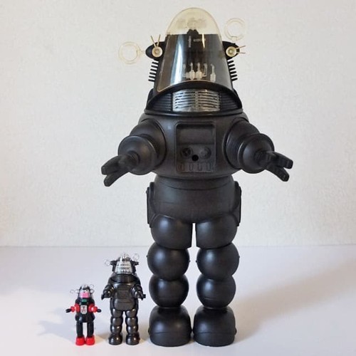 Robby the robot figure set - robot,