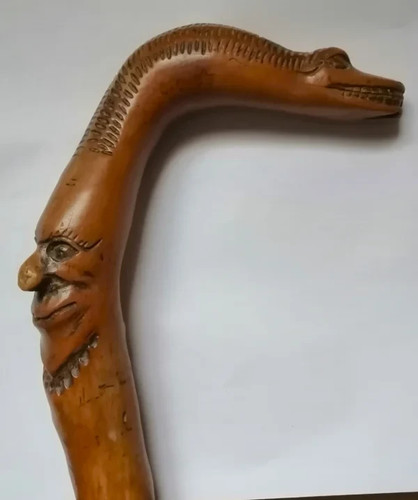 Ancienne canne sculptée - ,