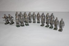 19 soldats de plomb anciens