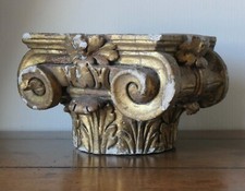 Chapiteau toscan en pierre