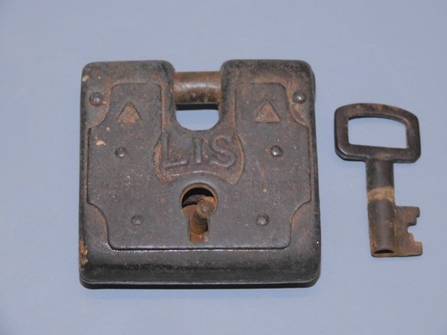 Ancien cadenas métal lis - cadenas,
