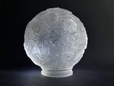 ANCIEN GLOBE EN VERRE SATINÉ