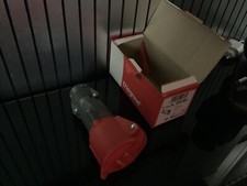 NEUF: LEGRAND 522 83  Prise mobile Femelle triphasé ip44  16 380-415V 3P+T HYPRA