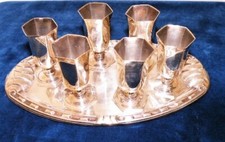 Joli ancien Service à  VODKA , LIQUEUR .Plateau et  6 verres Métal argenté