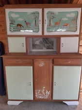 Buffet Mado Année 50, en tres bon état; couleur naturelle et vert/gris.