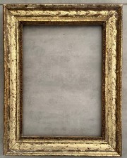 Cadre de style baroque, doré à décor de feuillage