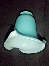 Tulipe ancienne en verre bleu