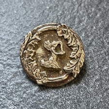 Bouton art nouveau magnifiquement travaillé 26mm représentant une fée ou un ange