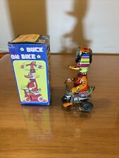 Joli Canard Mécanique ancien sur Tricycle Duck on Bike en Boite