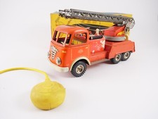 Gama D n° 2621 camion pompier échelle réservoir eau moteur friction tintoy 29 cm