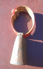 Une Cloche ou Sonnaille  en Bois    !