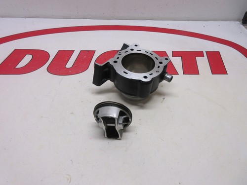 Cylindre vertical ducati avec - cylindre,