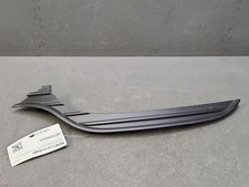 Enjoliveur sous phare gauche