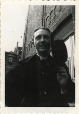 PHOTO ANCIENNE - VINTAGE SNAPSHOT - CURÉ RELIGIEUX CHAPEAU DRÔLE - RELIGIOUS HAT