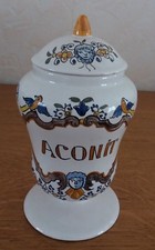 pot apothicaire signé AK