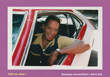 PHOTO DE PRESSE : ANTONIO FARGAS & LA VOITURE SÉRIE " STARSKY ET HUTCH " -K320