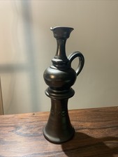 Pichet en céramique noire par