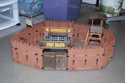 Vintage playmobil fort - vintage, bravo