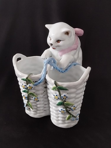 Chat aux paniers figurine - paniers,