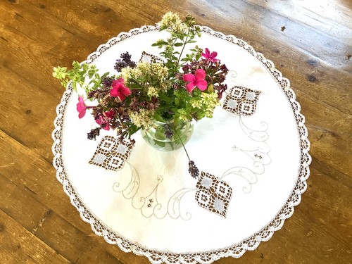 Vintage large round - round, hand