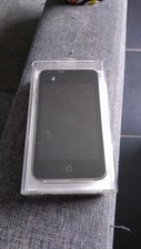 Apple ipod touch 3 génération avec étui protection et base pour relier sur ampli