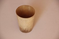 Petit gobelet à dés ancien