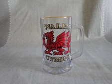 ANCIENNE ET ASSEZ RARE CHOPE A BIERE  "WALES CYMRU" PARFAIT ETAT. A VOIR.