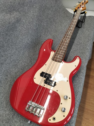 Guitare basse électrique