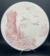 Plat faïence Longchamp modèle Donjon, décor rose hirondelles et ruines
