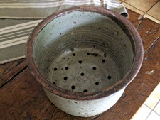 ANCIENNE FAISSELLE EGOUTTOIR