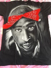 Tupac T-shirt graffiti