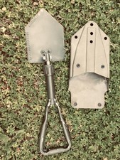 Pelle pliante en trois parties d'origine militaire