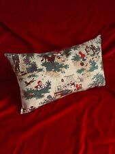 Coussin Le Petit Chaperon Rouge tissu ancien et velours 30 x 50 cm