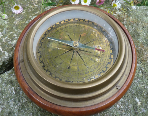 Large office compass wood - large,