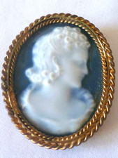 BROCHE ANCIENNE CAMÉE EN PORCELAINE FEMME DE PROFIL