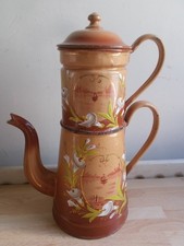 Ancienne grande cafetière en tôle émaillée décor floral en relief ( arums )