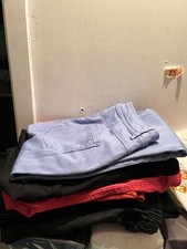 lot melangé de pantalons 7/8 eme et de pantalons marque armand thiery