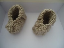 CHAUSSONS BEBE - NAISSANCE - couleur FICELLE - tricotés à la main