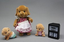 SYLVANIAN FAMILIES VINTAGE – UNE AUTRE FAMILLE CHIENS ECOUTE LA RADIO