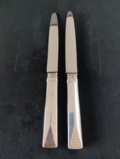 2 couteaux à dessert ou