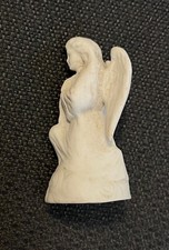 ancien ANGELOT en  porcelaine biscuit ange statue